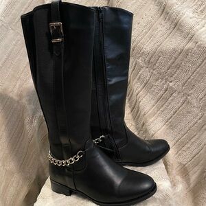 Black Knee-High Boots with Chain Detail